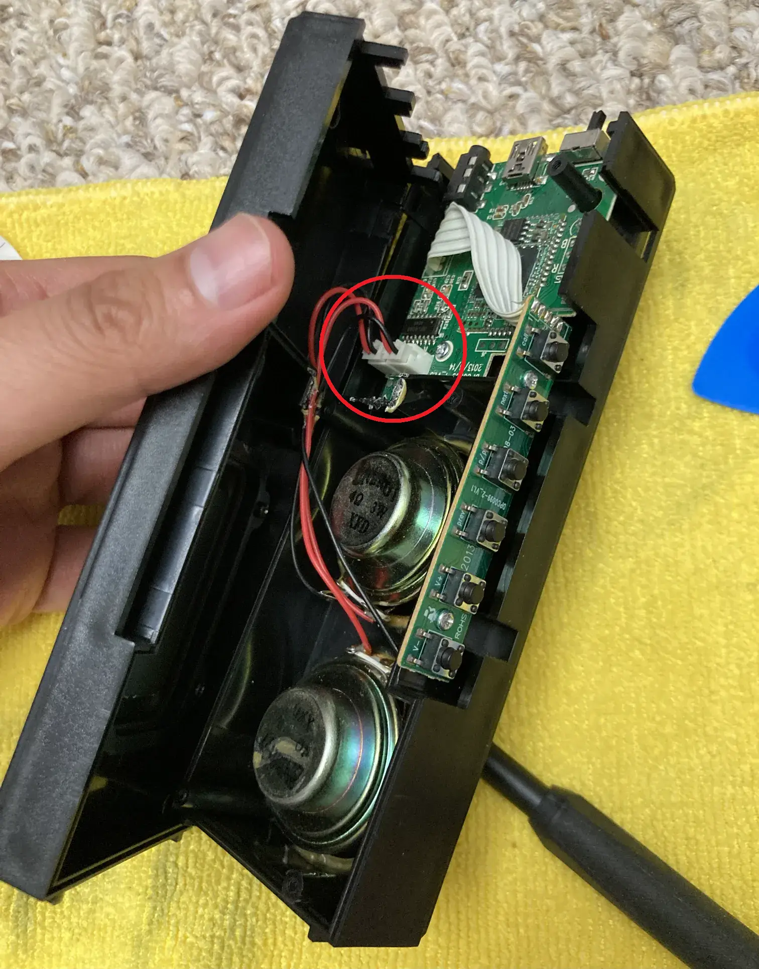 Connectors inside the speakers